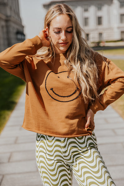 Smiley Sweatshirt in Camel